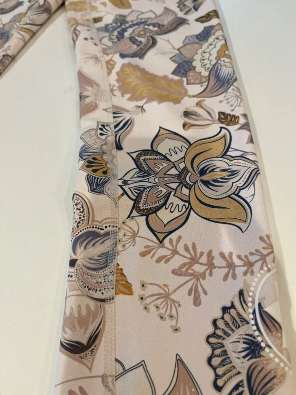 Floral Print High-Waisted Womens Leggings M Made In USA Polyester & Spandex Blen - Picture 4 of 10